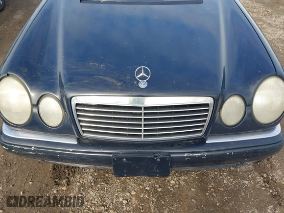 1999 Mercedes-Benz E-Class with VIN WDBJF65H1XA817789, listed as a IAAI auction lot 41818511 with 999,999 mi miles. Bid and sale history available at carsss.com. Image 10.