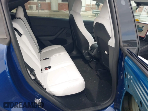 2024 Tesla Model Y Long Range z VIN 7SAYGDEE9RA244657, wystawiony jako IAAI lot #41694621 z przebiegiem 12 991 mil mil oraz . Historia ofert i sprzedaży dostępna na DreamBid. Obrazek 8.