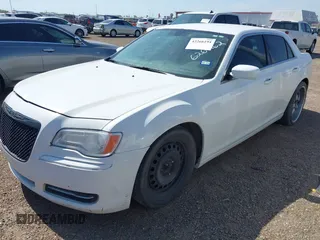 2013 Chrysler 300 z VIN 2C3CCAAG5DH626462, wystawiony jako IAAI lot #42266194 z przebiegiem 268 669 mil mil oraz . Historia ofert i sprzedaży dostępna na DreamBid. Obrazek 2.
