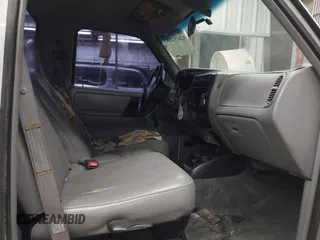 1999 Ford Ranger XL z VIN 1FTYR10CXXUA35916, wystawiony jako IAAI lot #42619208 z przebiegiem 292 615 mil mil oraz . Historia ofert i sprzedaży dostępna na DreamBid. Obrazek 5.