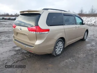 2012 Toyota Sienna XLE z VIN 5TDDK3DCXCS047040, wystawiony jako IAAI lot #41494904 z przebiegiem 117 696 mil mil oraz . Historia ofert i sprzedaży dostępna na DreamBid. Obrazek 4.