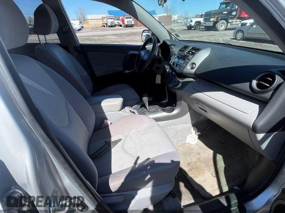 2006 Toyota RAV4 with VIN JTMBD33V165036541, listed as a IAAI auction lot 41918053 with 137,865 mi miles. Bid and sale history available at carsss.com. Image 5.