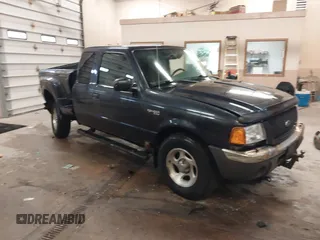 2001 Ford Ranger XL Fleet with VIN 1FTZR15E71PB60117, listed as a IAAI auction lot 41464308 with 186,301 mi miles. Bid and sale history available at carsss.com. Image 1.