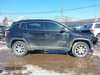 2022 Jeep Compass Latitude Lux with VIN 3C4NJDFBXNT236197, listed as a IAAI auction lot 41663973 with 25,530 mi miles and . Bid and sale history available at DreamBid. Image 13.