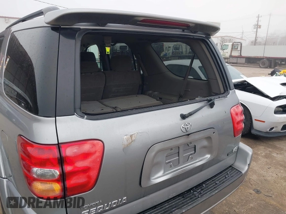 2003 Toyota Sequoia SR5 with VIN 5TDZT34A03S200882, listed as a IAAI auction lot 41664909 with 221,882 mi miles. Bid and sale history available at carsss.com. Image 12.