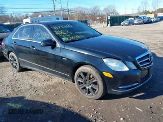 2012 Mercedes-Benz E 350 Luxury z VIN WDDHF8JB8CA526817, wystawiony jako IAAI lot #41740110 z przebiegiem Nie podano mil oraz . Historia ofert i sprzedaży dostępna na DreamBid. Obrazek 1.