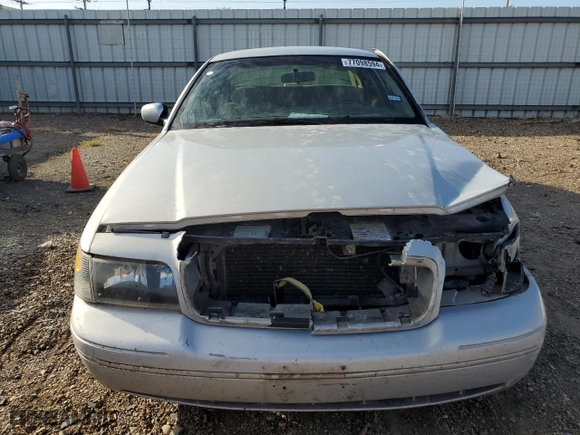 2000 Ford Crown Victoria with VIN 2FAFP73W5YX181565, listed as a Copart auction lot 77098594 with 180,439 mi miles and Salvage Title. Bid and sale history available at carsss.com. Image 5.