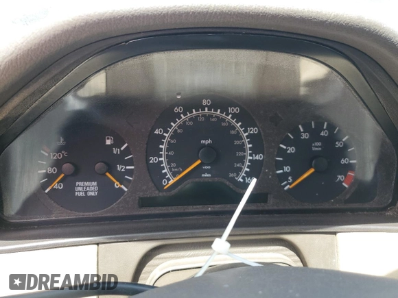 1996 Mercedes-Benz E 320 with VIN WDBJF55F5TJ003597, listed as a Copart auction lot 55982925 with Not Provided miles and Clean Title. Bid and sale history available at DreamBid. Image 9.