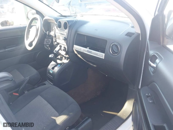 2014 Jeep Compass Sport with VIN 1C4NJCBA4ED665963, listed as a IAAI auction lot 41430633 with 177,559 mi miles. Bid and sale history available at carsss.com. Image 5.
