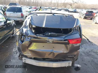 2019 Toyota Highlander LE with VIN 5TDBZRFH7KS978415, listed as a IAAI auction lot 41653130 with 101,245 mi miles and . Bid and sale history available at DreamBid. Image 18.