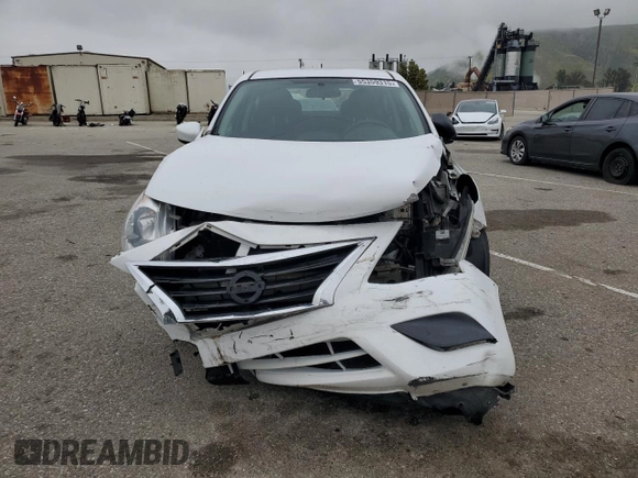 2015 Nissan Versa SV z VIN 3N1CN7AP0FL834609, wystawiony jako Copart lot #55359315 z przebiegiem 112 408 mil mil oraz Szkoda całkowita • Salvage title. Historia ofert i sprzedaży dostępna na DreamBid. Obrazek 5.