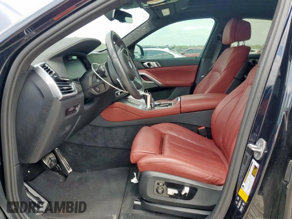 2022 BMW X6 M50i z VIN 5UXCY8C09N9J10045, wystawiony jako Copart lot #57225715 z przebiegiem 54 024 mil mil oraz Szkoda całkowita • Salvage title. Historia ofert i sprzedaży dostępna na DreamBid. Obrazek 7.