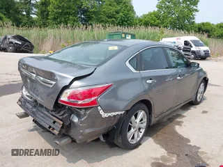 2015 Nissan Altima S z VIN 1N4AL3AP7FC217910, wystawiony jako IAAI lot #42394703 z przebiegiem 100 411 mil mil oraz . Historia ofert i sprzedaży dostępna na DreamBid. Obrazek 4.