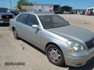 2002 Lexus LS 430 with VIN JTHBN30F720064389, listed as a IAAI auction lot 41826243 with 221,414 mi miles. Bid and sale history available at carsss.com. Image 1.