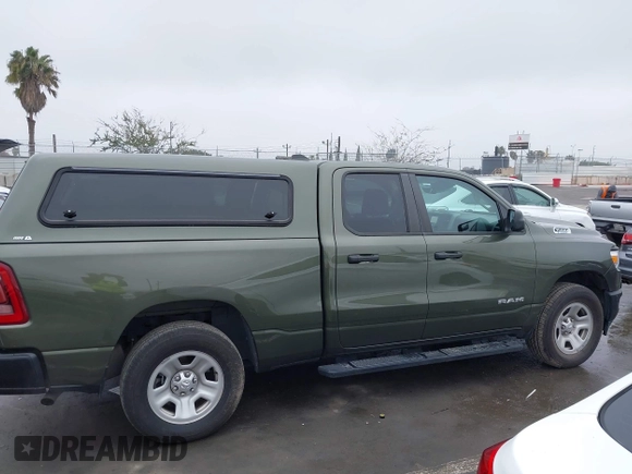 2021 Ram 1500 Tradesman z VIN 1C6RRFCGXMN714260, wystawiony jako IAAI lot #41866420 z przebiegiem 109 281 mil mil oraz . Historia ofert i sprzedaży dostępna na DreamBid. Obrazek 13.