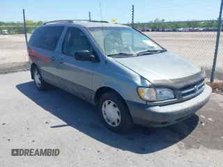 2000 Toyota Sienna LE with VIN 4T3ZF13C2YU189291, listed as a IAAI auction lot 41986252 with 224,538 mi miles. Bid and sale history available at carsss.com. Image 1.