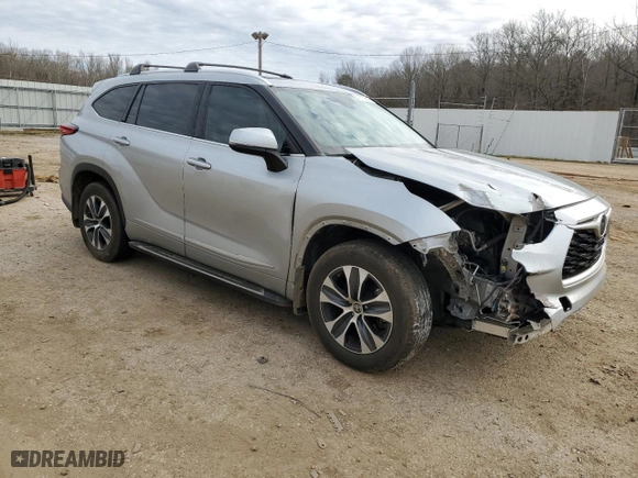 2021 Toyota Highlander XLE with VIN 5TDGZRAH4MS035253, listed as a Copart auction lot 47114645 with 119,958 mi miles and Salvage Title. Bid and sale history available at carsss.com. Image 4.