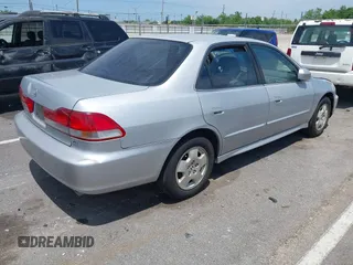 2001 Honda Accord EX z VIN 1HGCG165X1A058857, wystawiony jako IAAI lot #39264541 z przebiegiem 184 645 mil mil oraz . Historia ofert i sprzedaży dostępna na DreamBid. Obrazek 4.
