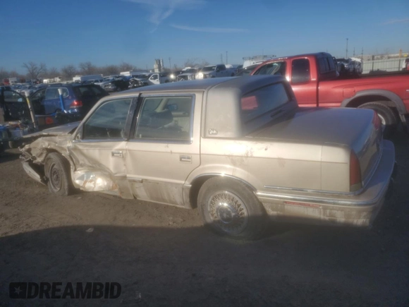 1992 Chrysler New Yorker z VIN 1C3XC66R8ND780848, wystawiony jako Copart lot #46454745 z przebiegiem 138 439 mil mil oraz Szkody całkowita. Historia ofert i sprzedaży dostępna na DreamBid. Obrazek 2.
