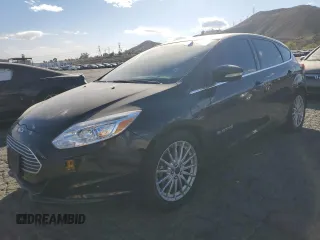 2014 Ford Focus Electric z VIN 1FADP3R46EL311822, wystawiony jako Copart lot #87134034 z przebiegiem 67 235 mil mil oraz Tytuł czysty. Historia ofert i sprzedaży dostępna na DreamBid. Obrazek 1.