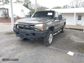 2006 Chevrolet Silverado 1500 LT2 with VIN 1GCEK19BX6Z188783, listed as a IAAI auction lot 41635021 with 238,312 mi miles. Bid and sale history available at carsss.com. Image 2.