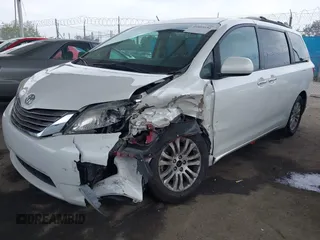 2015 Toyota Sienna XLE with VIN 5TDYK3DC5FS640102, listed as a IAAI auction lot 41885194 with 119,972 mi miles. Bid and sale history available at carsss.com. Image 2.