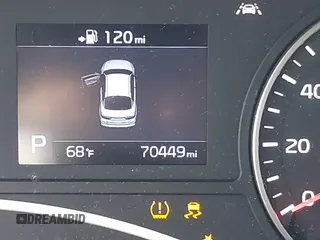 2019 Kia Optima LX z VIN 5XXGT4L38KG319215, wystawiony jako IAAI lot #42226251 z przebiegiem 70 449 mil mil oraz . Historia ofert i sprzedaży dostępna na DreamBid. Obrazek 16.