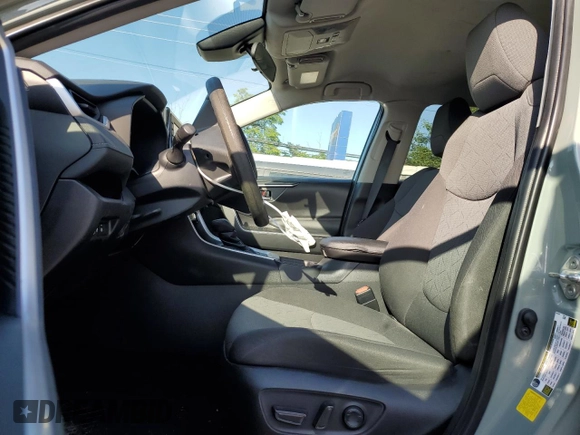 2020 Toyota RAV4 XLE with VIN 2T3W1RFV3LW088881, listed as a Copart auction lot 61539905 with 27,996 mi miles and Clean title. Bid and sale history available at DreamBid. Image 7.