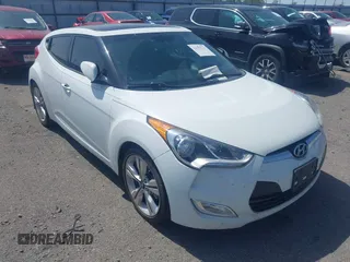 2016 Hyundai Veloster z VIN KMHTC6AD9GU272411, wystawiony jako IAAI lot #41904711 z przebiegiem 133 490 mil mil oraz . Historia ofert i sprzedaży dostępna na DreamBid. Obrazek 6.