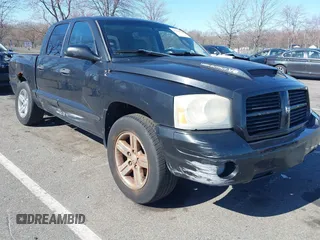 2007 Dodge Dakota SLT z VIN 1D7HW48JX7S196121, wystawiony jako IAAI lot #41863734 z przebiegiem 148 720 mil mil oraz . Historia ofert i sprzedaży dostępna na DreamBid. Obrazek 1.