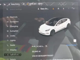 2023 Tesla Model 3 z VIN 5YJ3E1EA5PF700307, wystawiony jako IAAI lot #42034319 z przebiegiem 32 945 mil mil oraz . Historia ofert i sprzedaży dostępna na DreamBid. Obrazek 7.