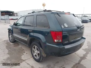2005 Jeep Grand Cherokee Laredo with VIN 1J4GS48K45C677011, listed as a IAAI auction lot 41121018 with 210,814 mi miles. Bid and sale history available at carsss.com. Image 3.
