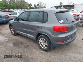 2012 Volkswagen Tiguan LE z VIN WVGAV7AX9CW096668, wystawiony jako IAAI lot #41664461 z przebiegiem 161 725 mil mil oraz . Historia ofert i sprzedaży dostępna na DreamBid. Obrazek 3.