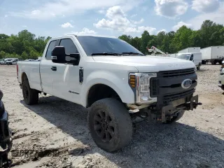 2018 Ford F-350 XL z VIN 1FT8X3BT7JEB52854, wystawiony jako Copart lot #54009315 z przebiegiem 155 297 mil mil oraz Szkody całkowita. Historia ofert i sprzedaży dostępna na DreamBid. Obrazek 4.