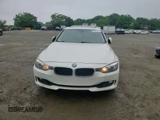 2015 BMW 3 Series 328i xDrive с VIN WBA3B5G57FNS14661, выставлен на аукционе Copart как лот 61301435 с пробегом 94 905 миль миль и Списание • Salvage title. История ставок и продаж доступна на DreamBid. Изображение 13.