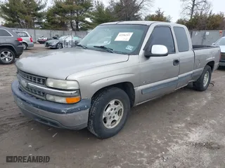 2001 Chevrolet Silverado 1500 LT with VIN 2GCEC19T711249322, listed as a IAAI auction lot 41556311 with 200,237 mi miles. Bid and sale history available at carsss.com. Image 2.