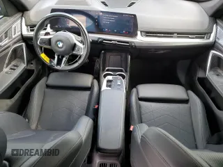 2023 BMW X1 xDrive28i z VIN WBX73EF00P5W09504, wystawiony jako Copart lot #51855325 z przebiegiem 37 759 mil mil oraz Szkoda całkowita • Salvage title. Historia ofert i sprzedaży dostępna na DreamBid. Obrazek 8.
