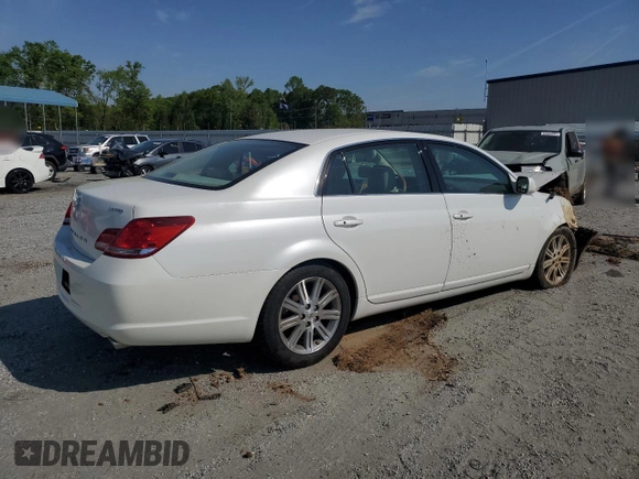 2007 Toyota Avalon XL z VIN 4T1BK36BX7U237820, wystawiony jako Copart lot #53845505 z przebiegiem 120 698 mil mil oraz Szkody całkowita. Historia ofert i sprzedaży dostępna na DreamBid. Obrazek 3.