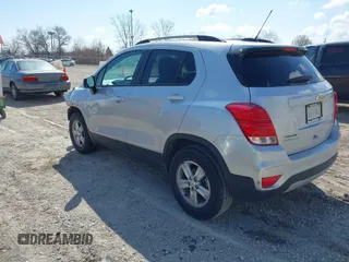 2021 Chevrolet Trax LT z VIN KL7CJPSB2MB326150, wystawiony jako IAAI lot #42019349 z przebiegiem 89 566 mil mil oraz . Historia ofert i sprzedaży dostępna na DreamBid. Obrazek 3.
