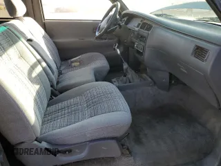1995 Toyota T100 z VIN JT4VD22F4S0008399, wystawiony jako Copart lot #42249755 z przebiegiem 282 751 mil mil oraz Czysty tytuł • Clean title. Historia ofert i sprzedaży dostępna na DreamBid. Obrazek 7.