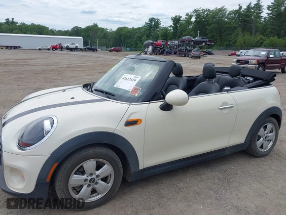 2019 MINI Convertible Cooper z VIN WMWWG5C52K3F79780, wystawiony jako IAAI lot #42622429 z przebiegiem 38 532 mil mil oraz . Historia ofert i sprzedaży dostępna na DreamBid. Obrazek 17.