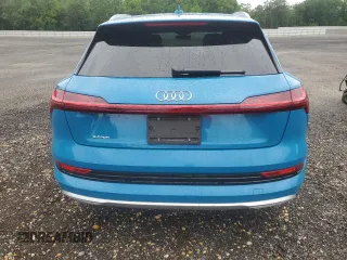 2019 Audi e-tron Premium Plus с VIN WA1LAAGE7KB013766, выставлен на аукционе Copart как лот 57432775 с пробегом 18 657 миль миль и Списание • Salvage title. История ставок и продаж доступна на DreamBid. Изображение 6.