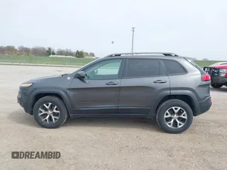 2016 Jeep Cherokee Trailhawk z VIN 1C4PJMBS4GW167650, wystawiony jako IAAI lot #41936549 z przebiegiem 218 000 mil mil oraz . Historia ofert i sprzedaży dostępna na DreamBid. Obrazek 14.