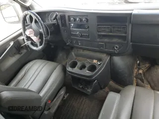 2017 GMC Savana Cargo z VIN 1GTZ7GFG2H1124860, wystawiony jako Copart lot #53899225 z przebiegiem 254 735 mil mil oraz Szkody całkowita. Historia ofert i sprzedaży dostępna na DreamBid. Obrazek 8.