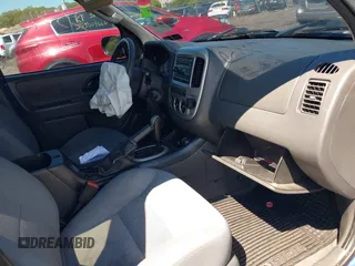 2006 Ford Escape z VIN 1FMYU95H06KD19725, wystawiony jako IAAI lot #42213938 z przebiegiem Nie podano mil oraz . Historia ofert i sprzedaży dostępna na DreamBid. Obrazek 5.