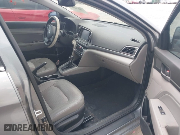 2017 Hyundai Elantra Value Edition z VIN KMHD84LF5HU291337, wystawiony jako IAAI lot #42038011 z przebiegiem 92 516 mil mil oraz . Historia ofert i sprzedaży dostępna na DreamBid. Obrazek 5.