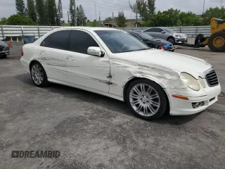 2008 Mercedes-Benz E 350 Luxury z VIN WDBUF56X88B250022, wystawiony jako Copart lot #59788895 z przebiegiem 110 565 mil mil oraz Szkoda całkowita • Salvage title. Historia ofert i sprzedaży dostępna na DreamBid. Obrazek 4.