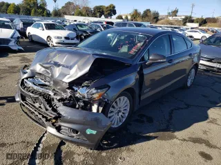 2015 Ford Fusion Energi SE Luxury with VIN 3FA6P0PU3FR173878, listed as a Copart auction lot 71048402 with 60,040 mi miles. Bid and sale history available at carsss.com. Image 1.