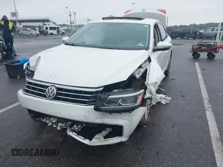 2016 Volkswagen Passat SE z VIN 1VWBS7A31GC018050, wystawiony jako IAAI lot #42226752 z przebiegiem 123 610 mil mil oraz . Historia ofert i sprzedaży dostępna na DreamBid. Obrazek 2.
