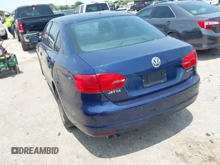 2011 Volkswagen Jetta SE с VIN 3VWDZ7AJ9BM325296, выставлен на аукционе IAAI как лот 42396817 с пробегом Не указан миль и . История ставок и продаж доступна на DreamBid. Изображение 3.